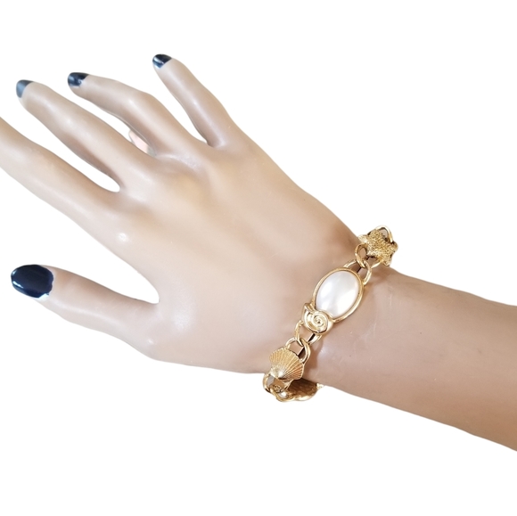 Vintage Gold Tone Hammered Faux Pearl Stafish Seashell Nautical Bracelet - Picture 9 of 14